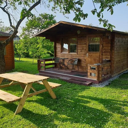 Cozy Summer House With Free Parking Near City Center & Beach كوريسارِ المظهر الخارجي الصورة