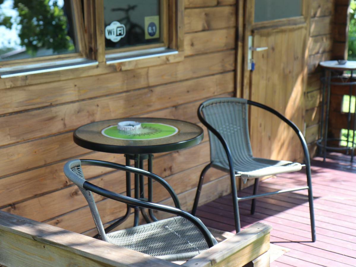 Cozy Summer House With Free Parking Near City Center & Beach كوريسارِ المظهر الخارجي الصورة