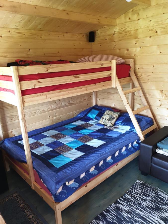 Cozy Summer House With Free Parking Near City Center & Beach كوريسارِ المظهر الخارجي الصورة